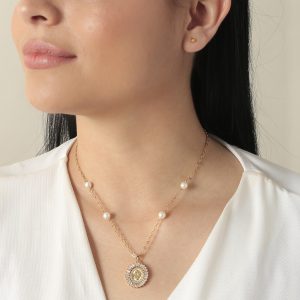 Gargantilla con dije de guadalupana