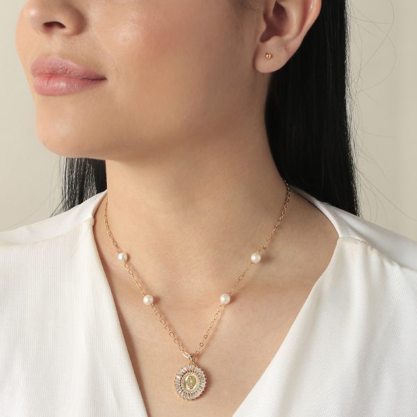 Gargantilla con dije de guadalupana