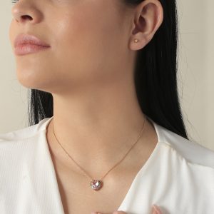 Gargantilla con dije de corazón dorado