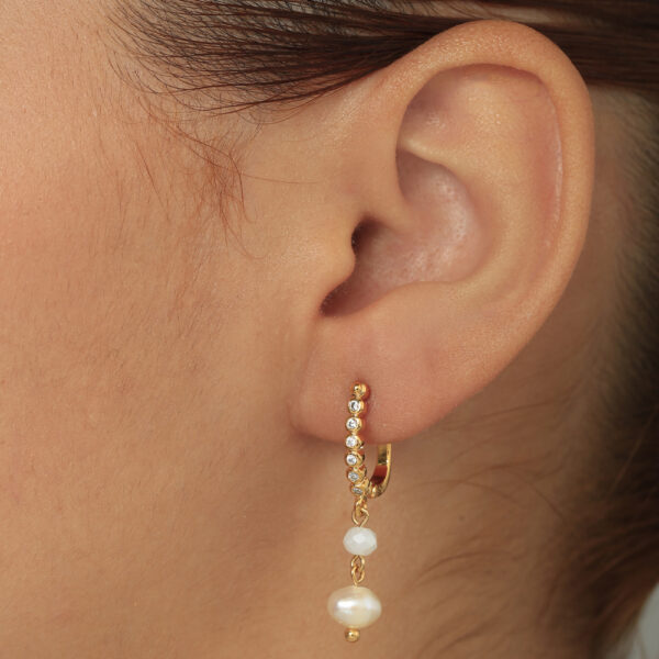 ARETE GANCHO PERLAS EN BAÑO DE ORO ENSAMBLADO