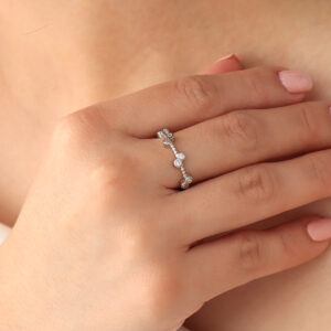 ANILLO . C/ PIEDRAS EN BAÑO DE RODINADO