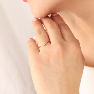 ANILLO . FIGURAS EN BAÑO DE ORO
