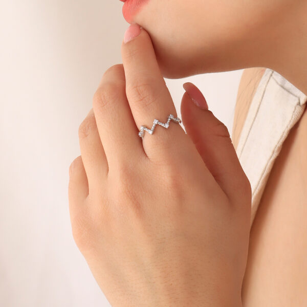 ANILLO . C/ PIEDRAS EN BAÑO DE RODINADO