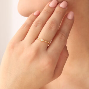 ANILLO . FIGURAS EN BAÑO DE ORO