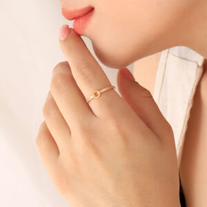 ANILLO . FIGURAS EN BAÑO DE ORO