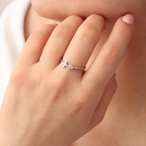 ANILLO .  PIEDRAS EN BAÑO DE RODINADO