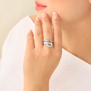 ANILLO .  PIEDRAS EN BAÑO DE RODINADO