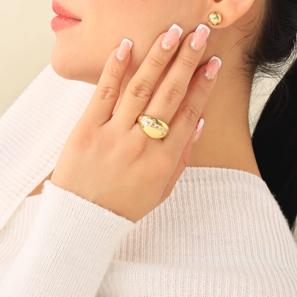 ANILLO .  CRISTAL EN BAÑO DE ORO