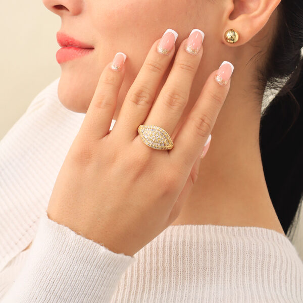 ANILLO .  CRISTAL EN BAÑO DE ORO