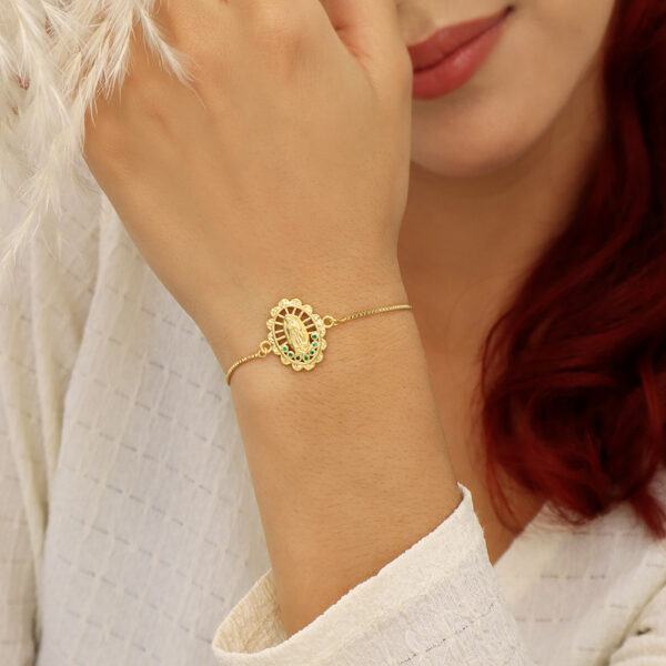 PULSERA .  DIJES Y PIEDRAS EN BAÑO DE ORO