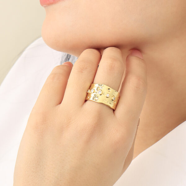 ANILLO .  CRISTAL EN BAÑO DE ORO