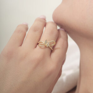 ANILLO .  CRISTAL EN BAÑO DE ORO