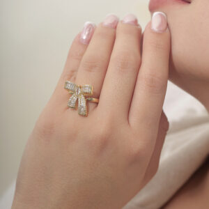 ANILLO .  CRISTAL EN BAÑO DE ORO