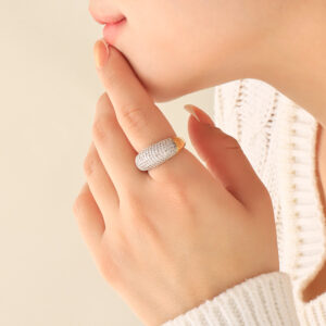 ANILLO . FIGURAS EN BAÑO DE ORO