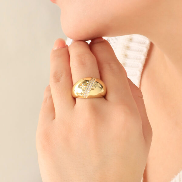 ANILLO . C/ CRISTAL EN BAÑO DE ORO