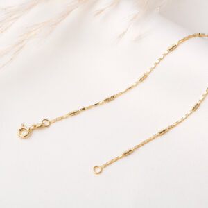 CADENA . FIGURAS EN ORO LAMINADO