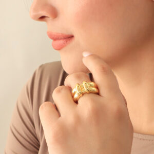 ANILLO . C/ DIJES EN BAÑO DE ORO