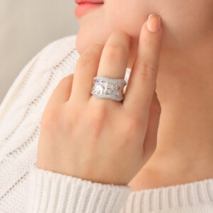 ANILLO .  PIEDRAS EN BAÑO DE RODINADO