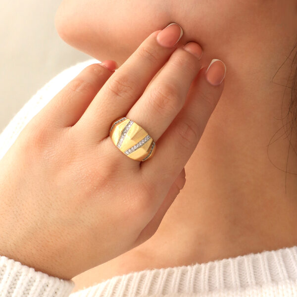 ANILLO .  CRISTAL EN BAÑO DE ORO