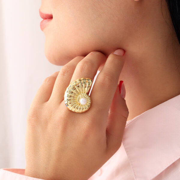 ANILLO . C/ PERLAS EN BAÑO DE ORO