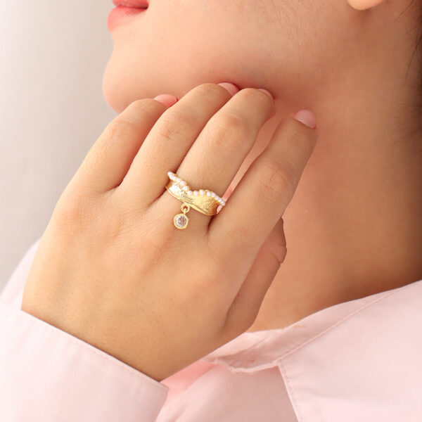 ANILLO . C/ PERLAS EN BAÑO DE ORO