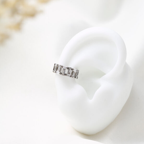 EARCUFF C/ PIEDRAS EN BAÑO DE RODINADO