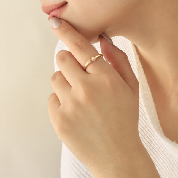 ANILLO . C/ CRISTAL EN BAÑO DE ORO