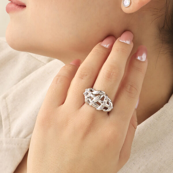 ANILLO . C/ CRISTAL EN BAÑO DE RODINADO