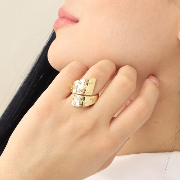ANILLO .  CRISTAL EN BAÑO DE ORO