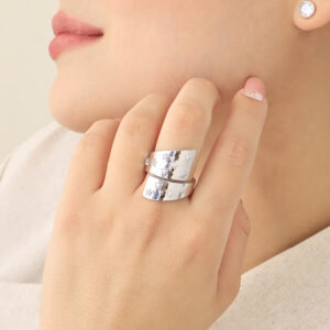 ANILLO .  PIEDRAS EN BAÑO DE RODINADO