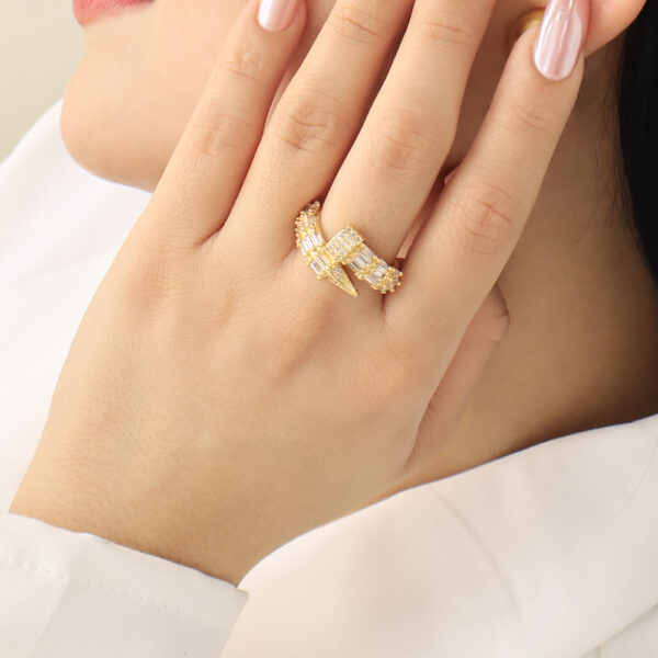 ANILLO .  CRISTAL EN BAÑO DE ORO