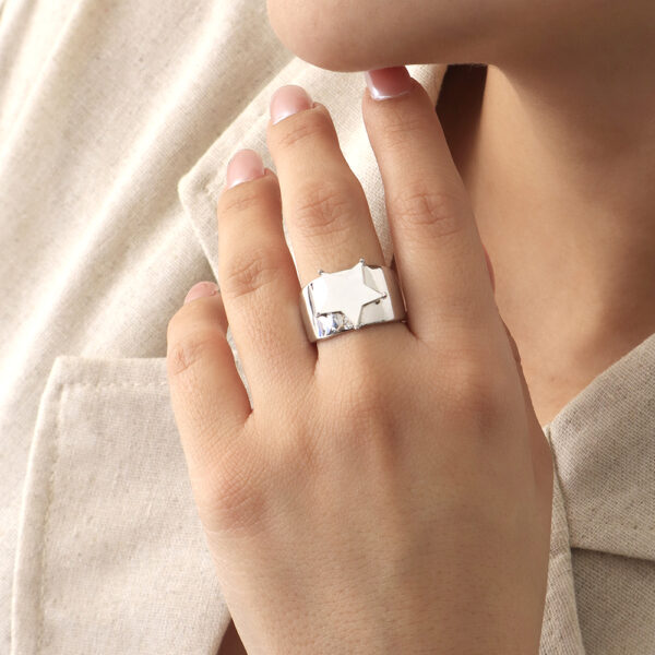 ANILLO . C/NACAR EN BAÑO DE RODINADO