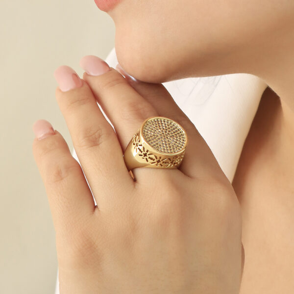 ANILLO . C/ CRISTAL EN BAÑO DE ORO