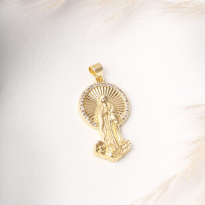 DIJE . FIGURAS EN BAÑO DE ORO
