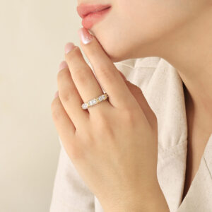 ANILLO .  CRISTAL EN BAÑO DE ORO