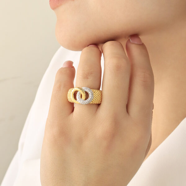 ANILLO . C/ CRISTAL EN BAÑO DE ORO