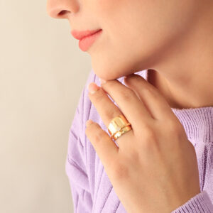 ANILLO .  CRISTAL EN BAÑO DE ORO
