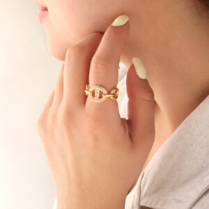ANILLO . FIGURAS EN BAÑO DE ORO