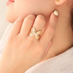 ANILLO . FIGURAS EN BAÑO DE ORO