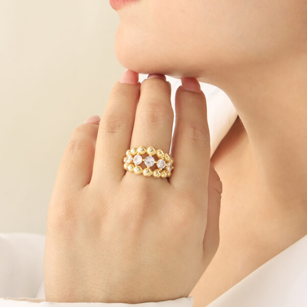ANILLO .  CRISTAL EN BAÑO DE ORO