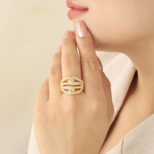 ANILLO .  CRISTAL EN BAÑO DE ORO