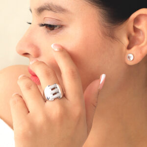 ANILLO .  PIEDRAS EN BAÑO DE RODINADO
