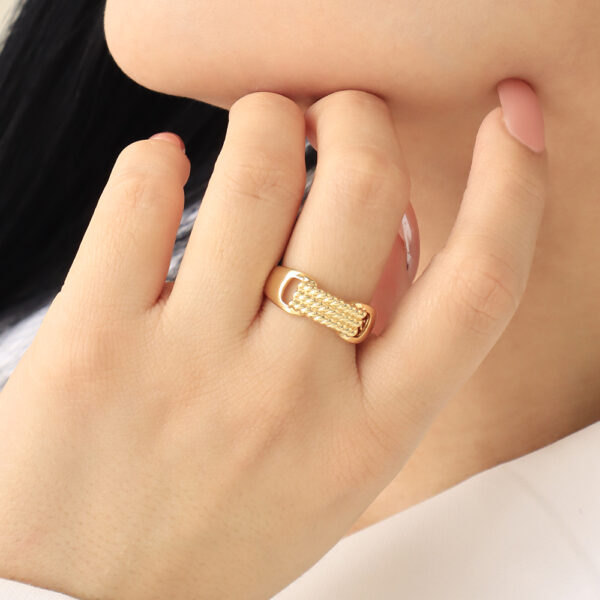 ANILLO . C/ CRISTAL EN BAÑO DE ORO