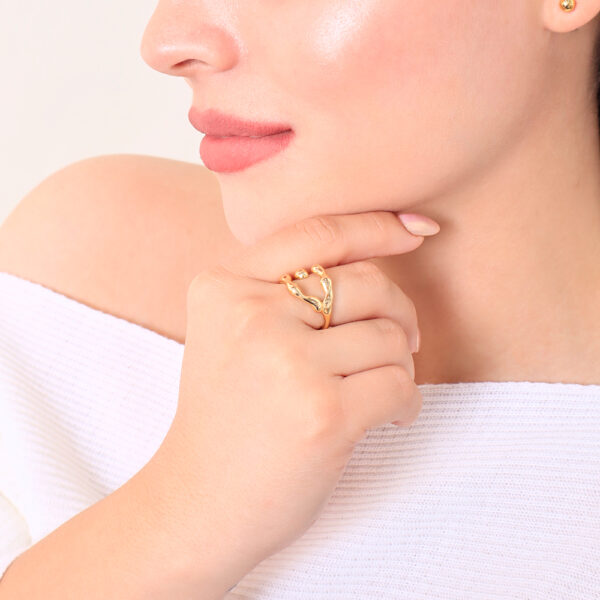 ANILLO . DORADO EN BAÑO DE ORO