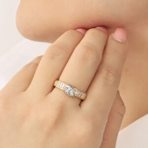ANILLO . FIGURAS EN BAÑO DE ORO