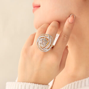ANILLO . FIGURAS EN BAÑO DE ORO