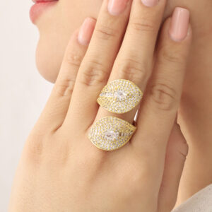 ANILLO . FIGURAS EN BAÑO DE ORO