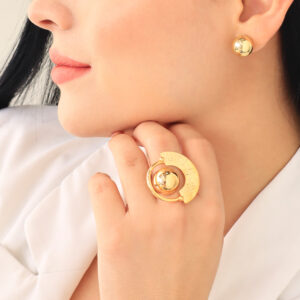 ANILLO . FIGURAS EN BRONCE