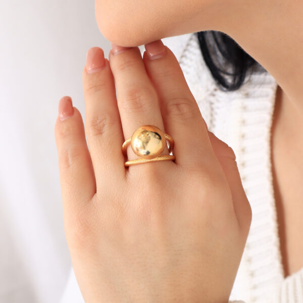 ANILLO . FIGURAS EN BRONCE