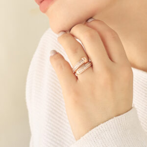 ANILLO .  CRISTAL EN BAÑO DE ORO